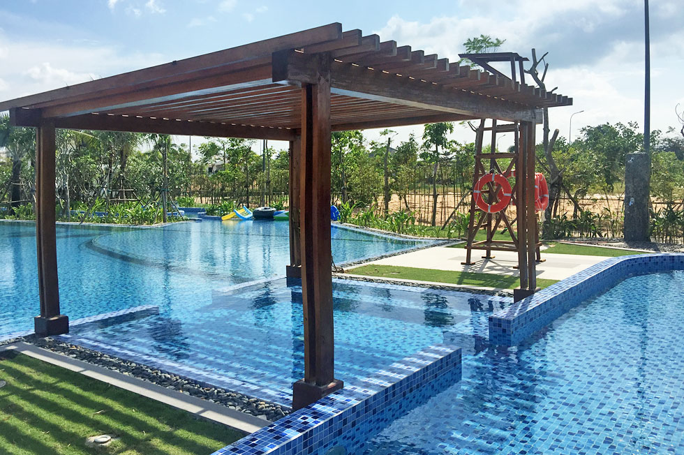Kosmos Phu Quoc Villa swimming pool